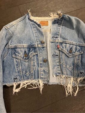 Levi's Light Blue Distressed Cropped Denim Jacket